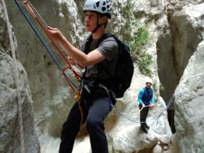 mainmorte rappel guidé au dessus de l'eau